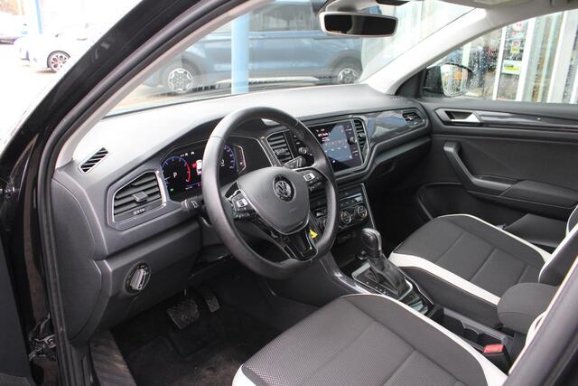 Volkswagen T-Roc 1.5 TSI Sport | Trekhaak | Stoelverwarming | Climate Control | Adaptive Cruise Control | Camera | Elektrische Klep | Navigatie |