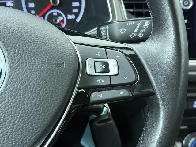 Volkswagen T-Roc 1.5 TSI Style | 150 PK | Automaat | Trekhaak | Adaptive cruise control | Navigatiesysteem |