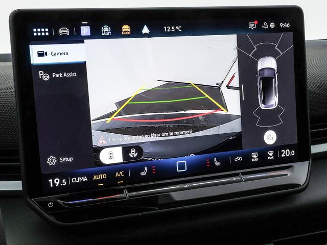 Volkswagen T-Roc R-Line First Edition 1.5 eTSI 150 PK 7 versn. DSG · Achteruitrijcamera · Draadloze telefoonlader · High-end geluidsysteem Harman Kardon · Koplampverlichting matrix-led (IQ.LIGHT) ·