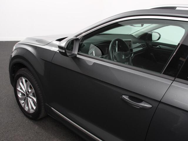 Volkswagen T-Roc 1.5 TSI 150pk DSG Style Plus | Navigatie | Apple Carplay/Android Auto | Parkeersensoren | Camera | Adaptive Cruise Control | Blind Spot Assist | Stoel- en stuurverwarming | Elektrische achterklep | Ledverlichting | Climate Control