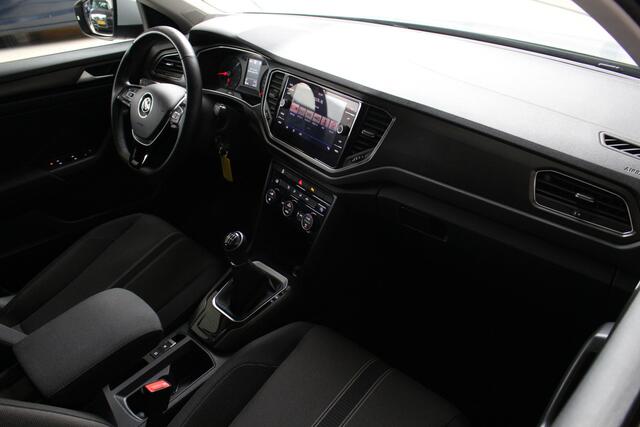 Volkswagen T-Roc 1.5 TSI Style Navigatie | Inklapbare spiegels | Climate Control | Privacy Glass