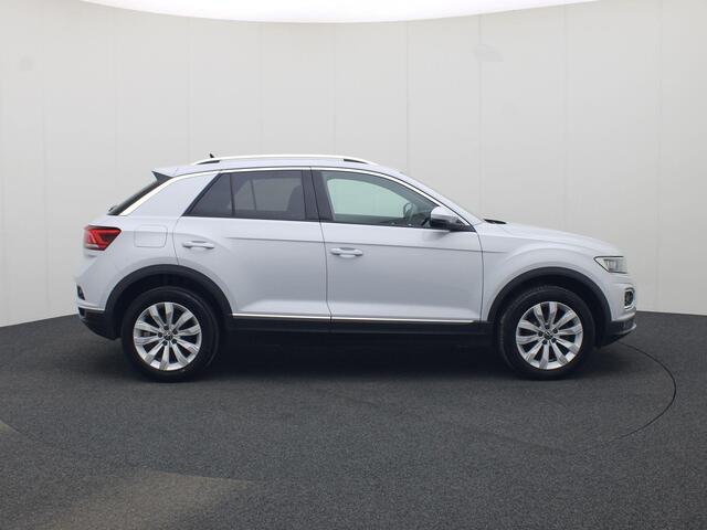 Volkswagen T-Roc 1.5TSI/150PK DSG Sport · Navigatie · Apple/Android Car Play · Trekhaak