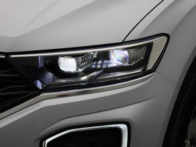 Volkswagen T-Roc 1.5TSI/150PK DSG Sport · Navigatie · Apple/Android Car Play · Trekhaak