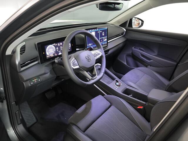 Volkswagen T-Roc Style First Edition 1.5 eTSI 85 kW / 116 PK SUV 7 | Assistance Pakket | Trekhaak | Elek. achterklep | Velgen 'Vancouver', 19 inch lichtmetaal | Zwart dak