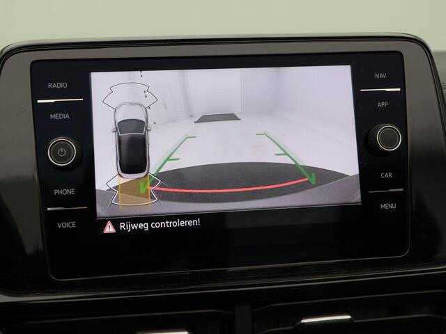 Volkswagen T-Roc Cabrio 1.5 TSi 150 Pk Automaat R-Line Edition Grey | Camera | Stoel/Stuur Verwarming | Full LED | Adaptive Cruise | CarPlay | 18 Inch | 38.994 Km !!