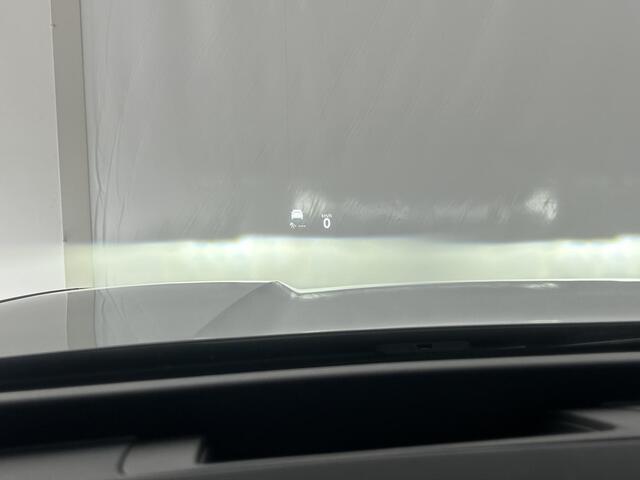 Volkswagen T-Roc 1.5 eTsi 150pk DSG R-Line First Edition Trekhaak 360Camera Head-Up harman/kardon Stoelverwarming Virtual Cockpit Panoramadak