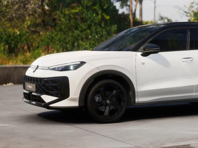 Volkswagen T-Roc R-Line First Edition 1.5 eTSI 150 PK 7 versn. DSG · Black Style Pakket · Achterklep met sensorgestuurde opening en vertraagde elektrische sluitfunctie, met afstandsontgrendeling ·