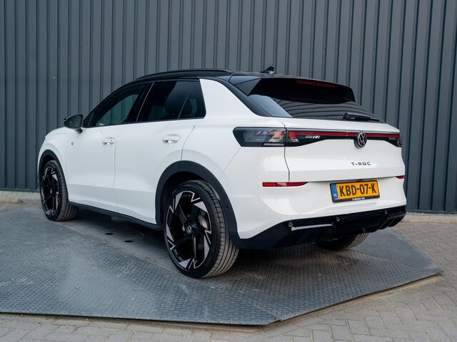 Volkswagen T-Roc 1.5 eTsi R-Line First Edition | Black Style | 360 Camera | Head Up | Elk. A-klep | IQ Light | Prijs Rijklaar!!