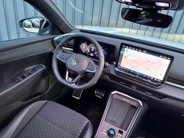 Volkswagen T-Roc 1.5 eTsi R-Line First Edition | Black Style | 360 Camera | Head Up | Elk. A-klep | IQ Light | Prijs Rijklaar!!