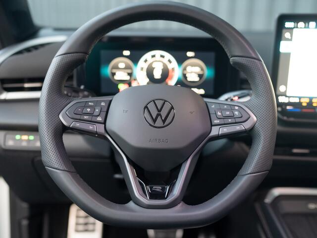 Volkswagen T-Roc 1.5 eTsi R-Line First Edition | Black Style | 360 Camera | Head Up | Elk. A-klep | IQ Light | Prijs Rijklaar!!