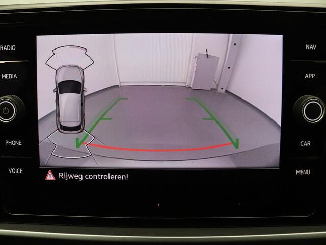 Volkswagen T-Roc 1.5 TSI Life Business Camera | Adapt. Cruise | Navi | Parkeersens. v+a