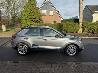 volkswagen-t-roc-1.5-tsi-live*apple