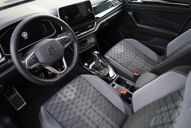 Volkswagen T-Roc 1.5 TSI R-Line 150PK / 110kW Achteruitrijcamera, draadloos Apple Carplay & Android Auto, verwarmbare voorstoelen + stuurwiel, dodehoeksensor (Side Assist), parkeerassistent (Park Assist), volledig digtiaal instrumentenpaneel (Digital Cockpit Pro), full LE