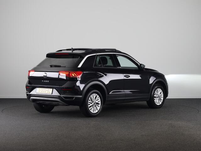 Volkswagen T-Roc 1.0 TSI Style | Panoramadak | Parkeersensoren | navigatie | Apple carplay en android auto |