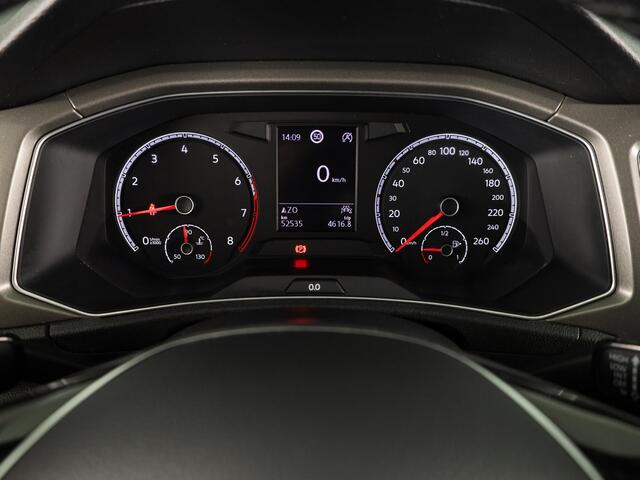 Volkswagen T-Roc 1.0 TSI Style | Panoramadak | Parkeersensoren | navigatie | Apple carplay en android auto |