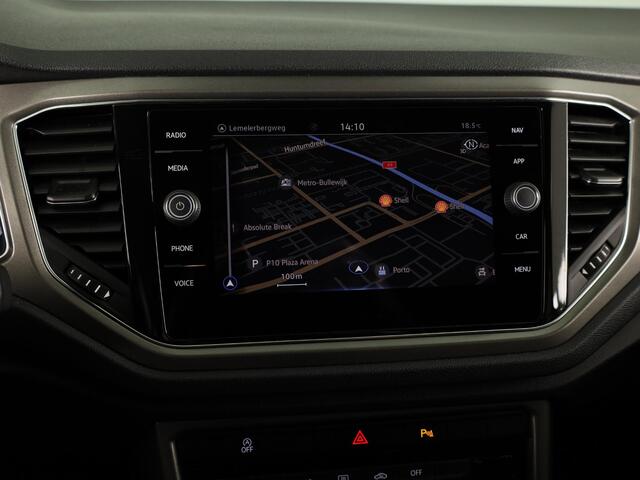 Volkswagen T-Roc 1.0 TSI Style | Panoramadak | Parkeersensoren | navigatie | Apple carplay en android auto |
