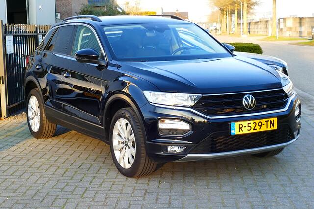 Volkswagen T-Roc 1.5 150pk TSI Sport Bj21. Adap Cruise, Carplay/Android Navi, Clima, PDC V+A, 17"LMV Haak 1500kg