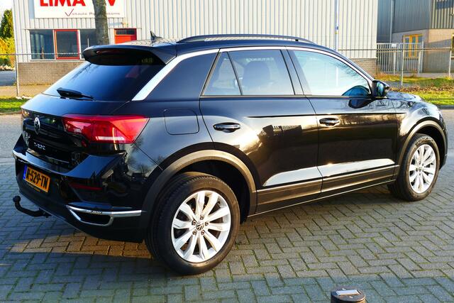 Volkswagen T-Roc 1.5 150pk TSI Sport Bj21. Adap Cruise, Carplay/Android Navi, Clima, PDC V+A, 17"LMV Haak 1500kg
