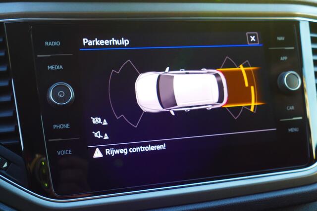 Volkswagen T-Roc 1.5 150pk TSI Sport Bj21. Adap Cruise, Carplay/Android Navi, Clima, PDC V+A, 17"LMV Haak 1500kg