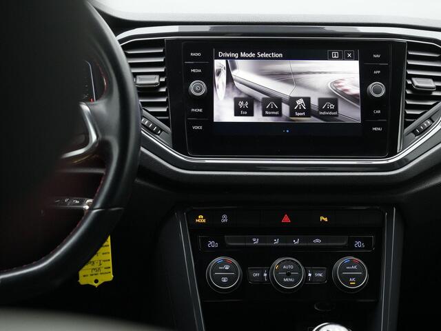 Volkswagen T-Roc 1.0 TSI 115 pk Sport | Achteruitrijcamera | Navigatie | Adaptive Cruise | Elektrische achterklep | Carplay