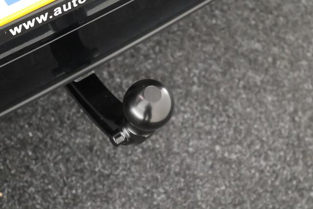 Volkswagen T-Roc 1.5 TSI 150pk DSG R-Line Edition Trekhaak Camera Stoelverwarming Virtual Cockpit Navigatie