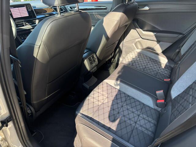 Volkswagen T-Roc 1.5 TSI R-Line Business+ IQ LIGHT | CAMERA | BLIND SPOT | ACC | STOEL- EN STUURVERWARMING