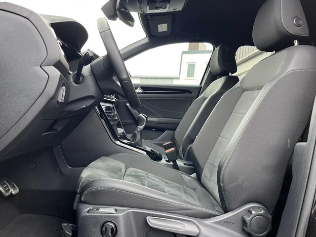 Volkswagen T-Roc 1.5 TSI R-LINE Blackstyle ** LED, VIRTUAL, ACC, MASSAGE, VERW. STUUR, 18-inch LMV ** 1e EIG - Slechts 27.061km. ** ** INFORMEER OOK NAAR ONZE AANTREKKELIJKE FINANCIAL-LEASE TARIEVEN **