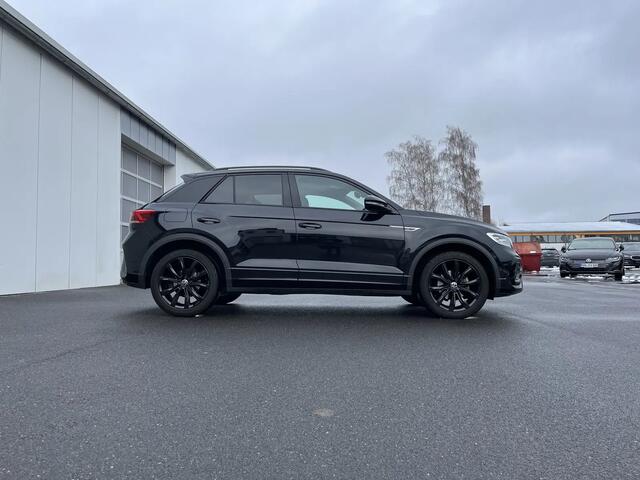 Volkswagen T-Roc 1.5 TSI R-LINE Blackstyle ** LED, VIRTUAL, ACC, MASSAGE, VERW. STUUR, 18-inch LMV ** 1e EIG - Slechts 27.061km. ** ** INFORMEER OOK NAAR ONZE AANTREKKELIJKE FINANCIAL-LEASE TARIEVEN **