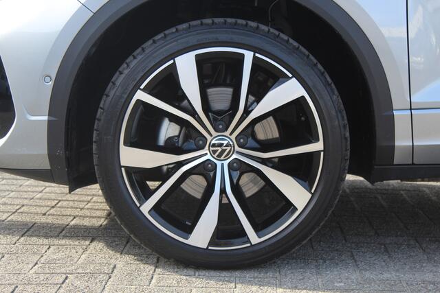 Volkswagen T-Roc 1.5 TSI R-Line Panoramadak/ IQ.Light/Stoelverwarming/Achteruitrijcamera/Apple carplay/Adaptieve cruise control/Lane assist/Elektrische achterklep/Keyless entry/Verkeersbord herkenning/Draadloze telefoonlader
