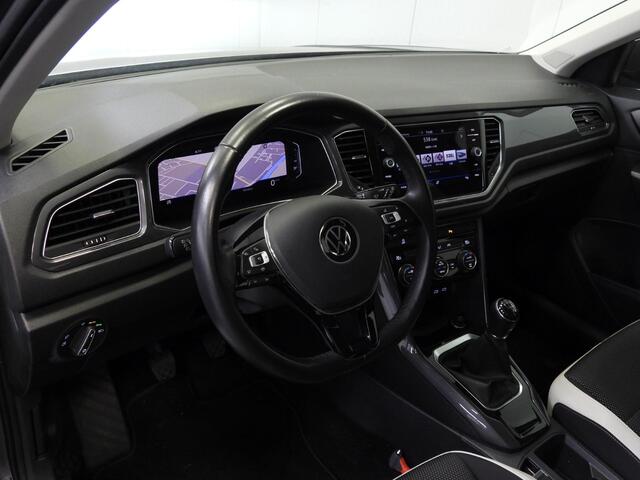 Volkswagen T-Roc 1.5 TSI Sport NAVI/CAMERA/VIRTUAL/LED/TREKH./17"LMV!