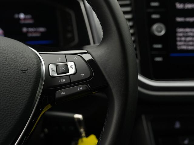 Volkswagen T-Roc 1.5 TSI 150 pk DSG Sport | Achteruitrijcamera | Stoelverwarming | Navigatie | Adaptive Cruise