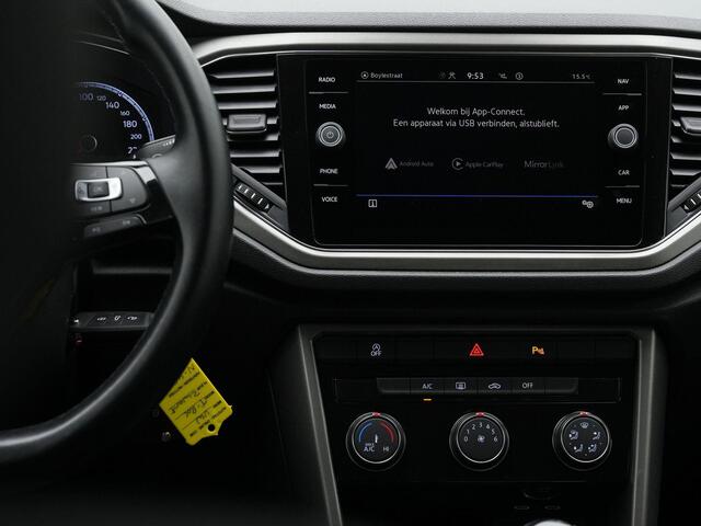 Volkswagen T-Roc 1.0 TSI 110 pk Style | Trekhaak | Navigatie | Adaptive Cruise | Parkeersensoren voor/achter