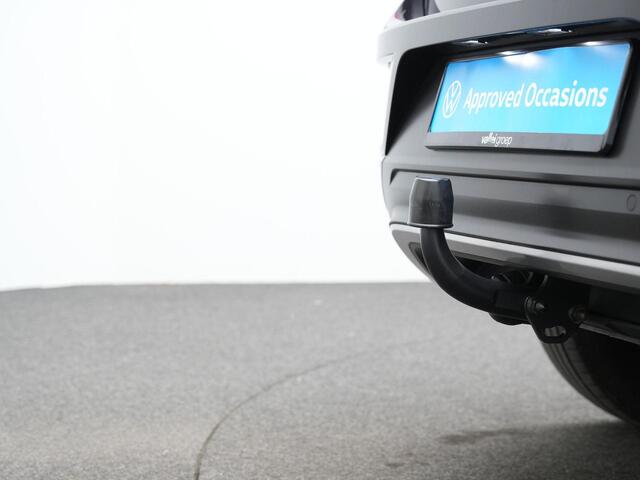 Volkswagen T-Roc 1.0 TSI 110 pk Style | Trekhaak | Navigatie | Adaptive Cruise | Parkeersensoren voor/achter
