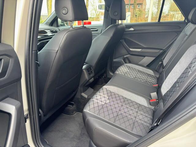 Volkswagen T-Roc 1.5 TSI R-Line Business IQ LIGHT | CAMERA | BLIND SPOT | ACC | STOEL- EN STUURVERWARMING
