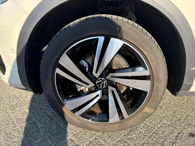 Volkswagen T-Roc 1.5 TSI R-Line Business IQ LIGHT | CAMERA | BLIND SPOT | ACC | STOEL- EN STUURVERWARMING