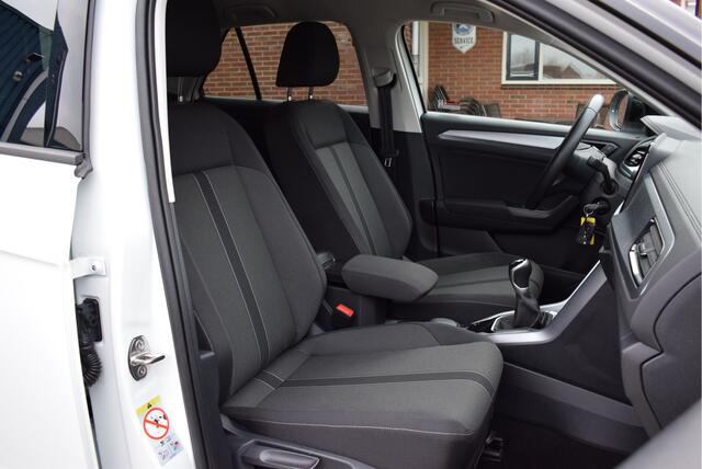 Volkswagen T-Roc 1.0 TSI Life Airco Lichtmetaal Trekhaak Navi