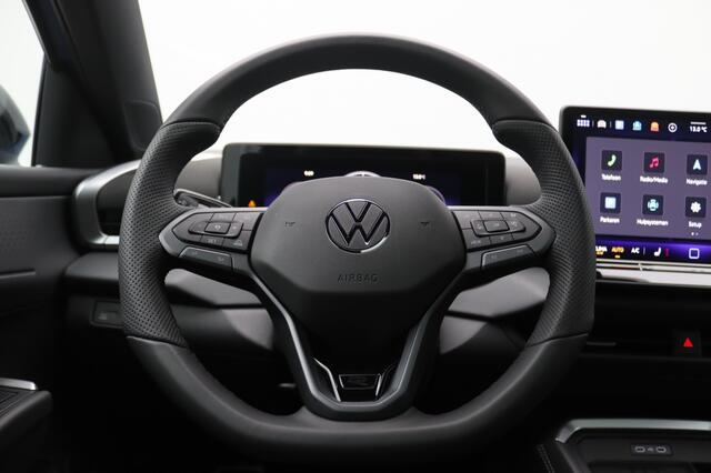 Volkswagen T-Roc 1.5 eTsi R-Line First Edition 150PK DSG Pano-Schuifdak, Trekhaak