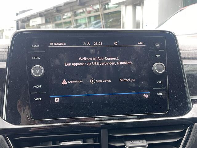 Volkswagen T-Roc Cabrio 1.5 TSI 150PK DSG R-Line / Black Style / Trekhaak / Achteruitrijcamera / 19'' LMV / VW