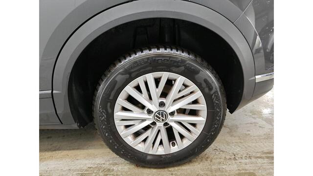 Volkswagen T-Roc 1.0 TSI Style Business NAVI TREKHAAK