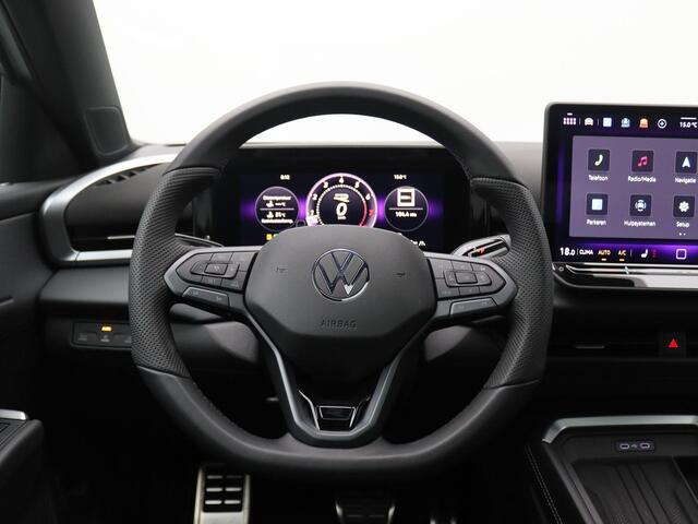 Volkswagen T-Roc 1.5 eTsi R-Line First Edition 150PK DSG Pano-Schuifdak, Trekhaak, Black Style, 20" LM Velgen, Keyless, Side Asisst, Matrix LED-Verlichting, Achteruitrijcamera