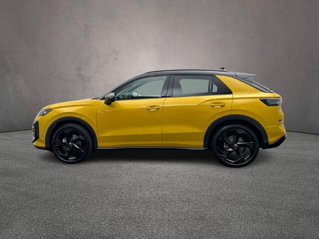 Volkswagen T-Roc R-Line First Edition 1.5 eTSI 150pk DSG Automaat Panoramadak, Harman Kardon audio, Adaptive cruise control, LED matrix koplampen, Lederen bekleding, Black style