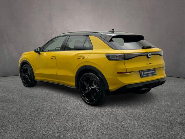 Volkswagen T-Roc R-Line First Edition 1.5 eTSI 150pk DSG Automaat Panoramadak, Harman Kardon audio, Adaptive cruise control, LED matrix koplampen, Lederen bekleding, Black style
