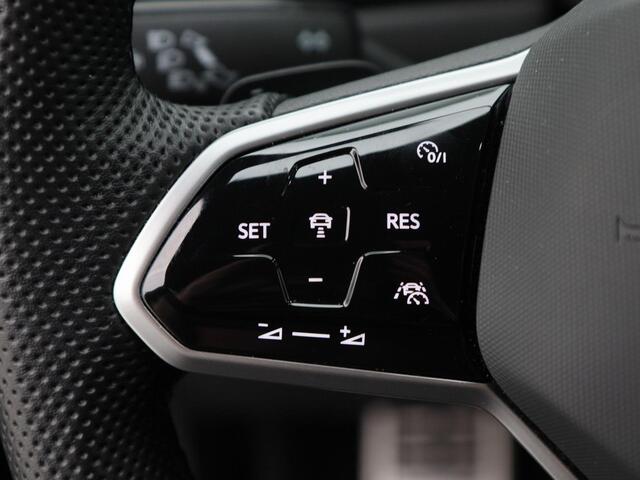 Volkswagen T-Roc 1.5 TSi R-Line Business+ 150 Pk Automaat | Stoel/Stuur verwarming | Adaptive Cruise | Navigatie | CarPlay | Camera | 18 Inch | 13.144Km !!