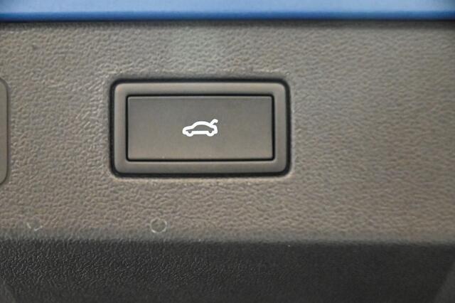 Volkswagen T-Roc 1.5 eTSI R-Line | HUD | BLACK PACK | ELEKTR. ACHTERKLEP | STOELV