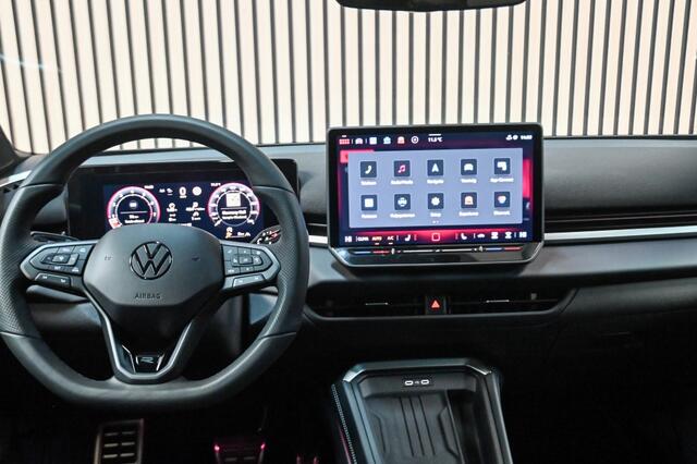 Volkswagen T-Roc 1.5 eTSI R-Line | HUD | BLACK PACK | ELEKTR. ACHTERKLEP | STOELV