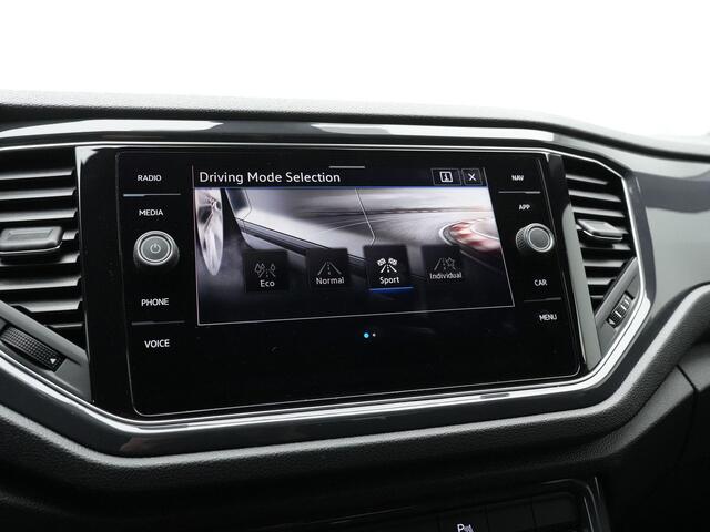 Volkswagen T-Roc 1.5 TSI 150 pk DSG R-Line | Panoramadak | Achteruitrijcamera | Stoelverwarming | Navigatie | Adaptive Cruise