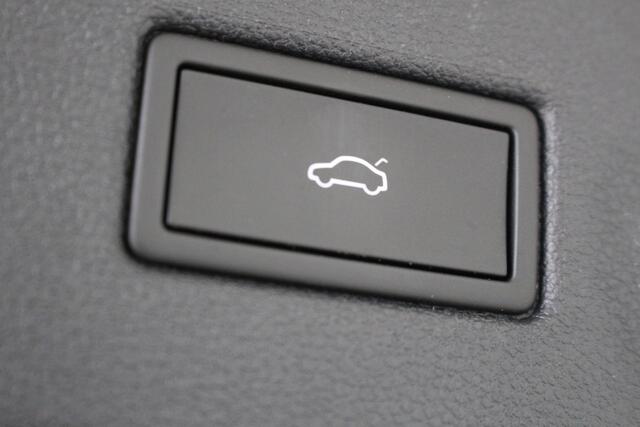 Volkswagen T-Roc 1.5 TSI 150PK Style R-Line DSG Navigatie | Panoramadak | Camera | Beats Audio | El. achterklep