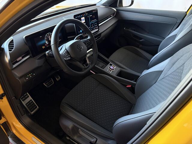 Volkswagen T-Roc 1.5 eTsi R-LINE 150PK EDITION BLACK STYLE 19''LMV IQ LED/GRIL/LOGO STOEL/STUUR.VERW ELEK.KLEP 2026