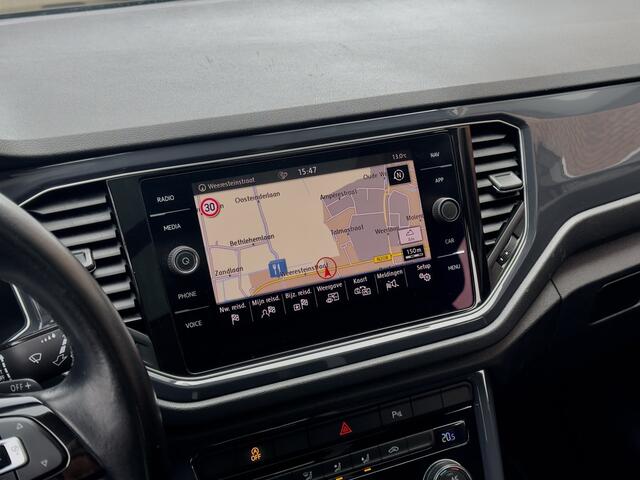 Volkswagen T-Roc 1.5 TSI AUT7 SPORT PANODAK LEDER NAVI CAMERA DIGI-DASH APPLE-CARPLAY LED LMV PDC