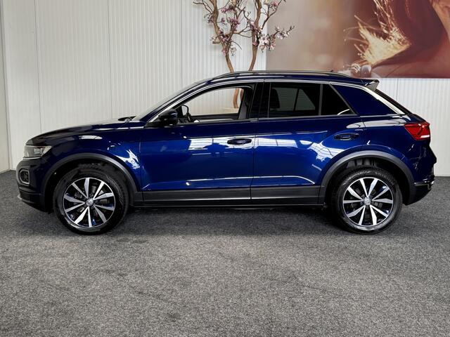 Volkswagen T-Roc 1.5 TSI Style Business NAVIGATIE ADAPTIVE CRUISE CONTROL APPLE CARPLAY/ANDROID RIJSTROOKSENSOREN ACHTERUITRIJCAMERA AFN. TREKHAAK ZEER MOOI ! 3010